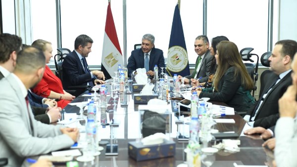 وزير السياحة يبحث مع «Wizz Air» زيادة الحركة السياحية الوافدة إلى مصر