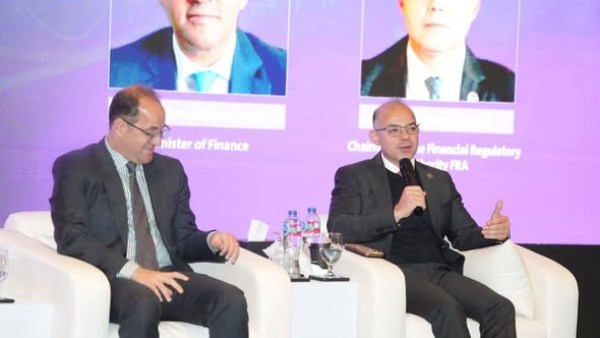 رئيس الرقابة المالية يكشف عن أهداف تعديل قواعد القيد في البورصة