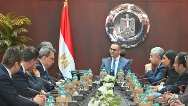 وزير الاستثمار يستعرض مع  مسؤولي مجموعة "إكزاشيباشي" التركية فرص ومقومات الاستثمار