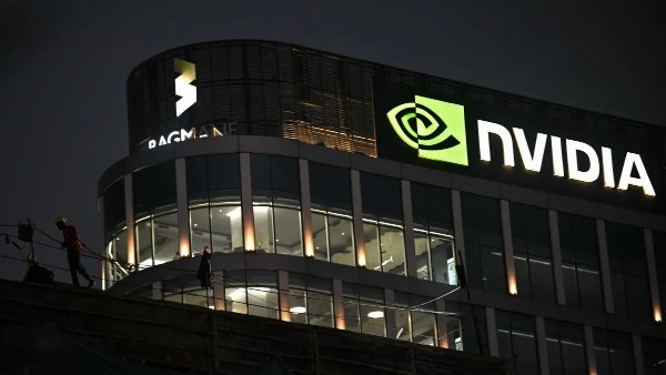 توقف مبيعات رقائق إنفيديا إلى الصين رغم موافقة ترامب.. ما القصة؟