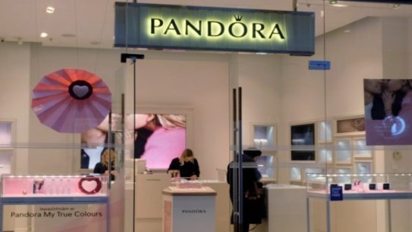 أسهم باندورا تتراجع وسط ضغوط ارتفاع أسعار الفضة وتراجع ثقة المستهلكين