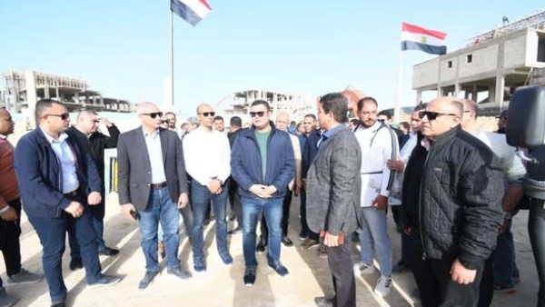 بالصور.. وزير الإسكان يتفقد محطة PS3 لرفع مياه الصرف وبحيرات "نيو مارينا" والبوغاز بمارينا  