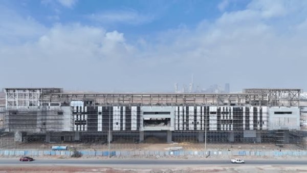 تقدم أعمال تنفيذ وتشطيب المحطات وتركيب القضبان بالمرحلة الثالثة من القطار الكهربائي الخفيف LRT