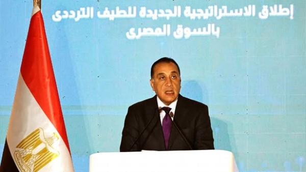 مدبولي: اجتذاب 15 علامة تجارية لتصنيع المحمول في مصر ..واستقطاب 55 شركة عالمية في قطاع التعهيد