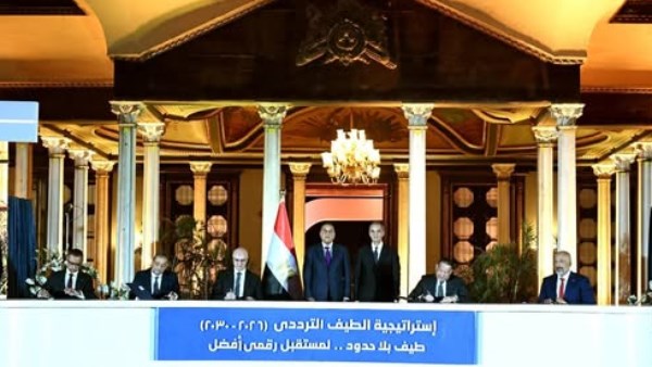 بالأرقام.. توقيع أكبر صفقة ترددات يشهدها قطاع الاتصالات المحمولة في مصر 