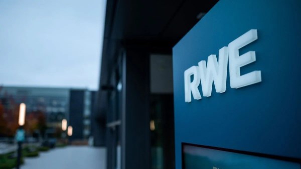شركة المرافق الألمانية RWE توقع اتفاقيات مع أدنوك ومصدر لتعزيز إمدادات الغاز والطاقة في ألمانيا