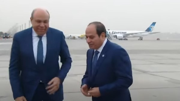 الرئيس السيسي يشاهد أحدث الطائرات المنضمة إلى أسطول شركة مصر للطيران
