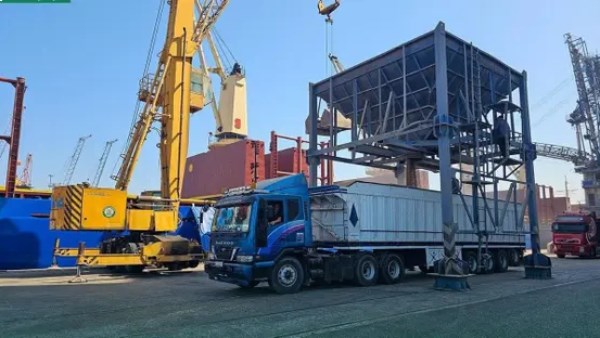 سوريا تعتمد ضوابط جديدة لتنظيم حركة الشحن والنقل عبر المنافذ