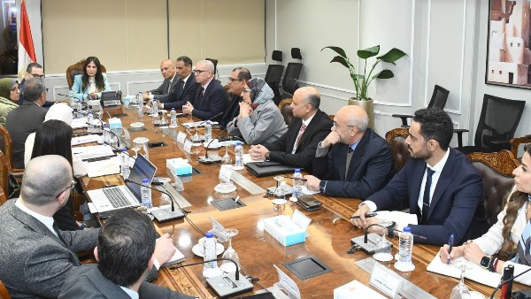 وزيرة الإسكان تلتقي مسئولي شركة توريك لمتابعة موقف المبيعات وتسويق مشروعات المدن الجديدة