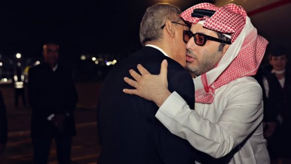 تركي آل الشيخ يصل القاهرة في زيارة رسمية ويؤكد: مصر بلدي الثاني (صور)