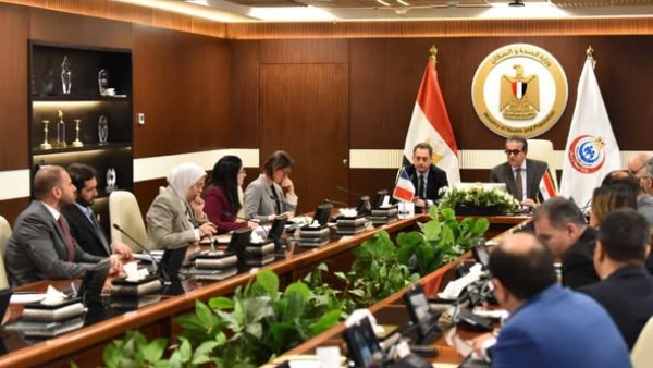 وزير الصحة يبحث مع سفير فرنسا دعم علاج مرضى الأورام القادمين من غزة 