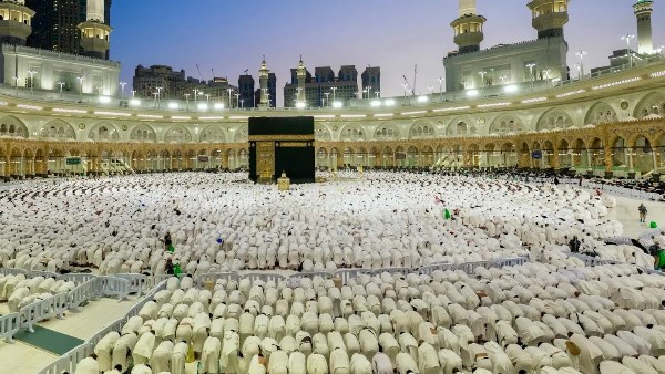 أكثر من 904 آلاف معتمر يزورون المسجد الحرام في الأيام الأولى من رمضان