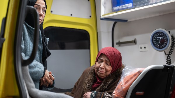 المستشفى الإماراتي العائم