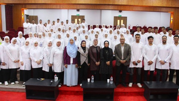 طلاب المعهد القومي للأورام