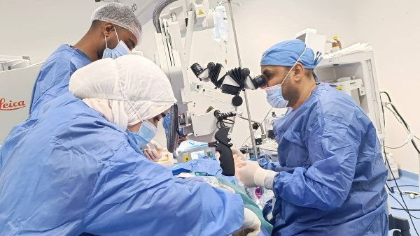  عمليات زراعة قوقعة للأذن