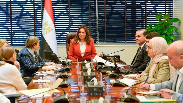 الدكتورة منال عوض