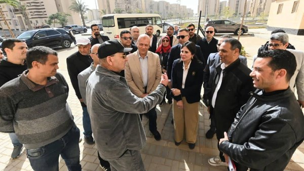 وزيرة الإسكان 