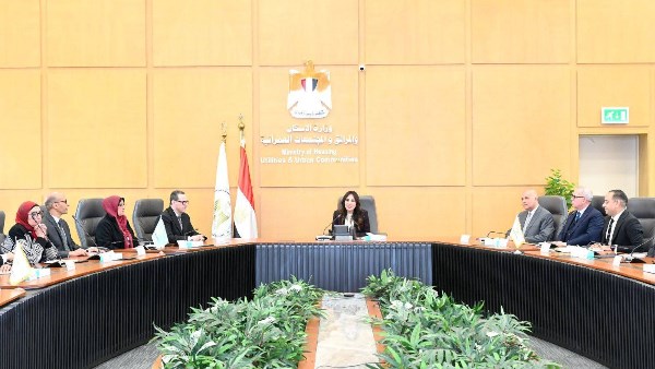 وزيرة الإسكان 