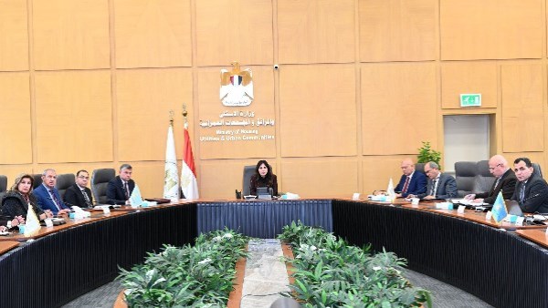 وزيرة الإسكان 