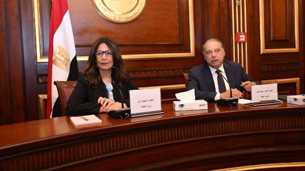 وزيرة الثقافة