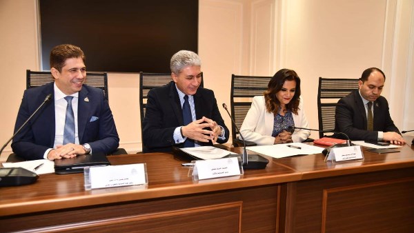 وزير السياحة والآثار 