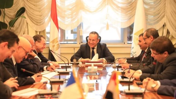 زير التعليم العالي والسفير الفرنسي