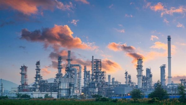 تعليق العمليات النفطية في الفجيرة بالإمارات 