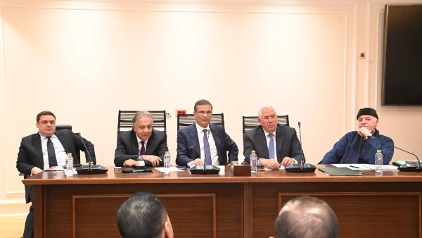  وزير الزراعة واستصلاح الأراضي