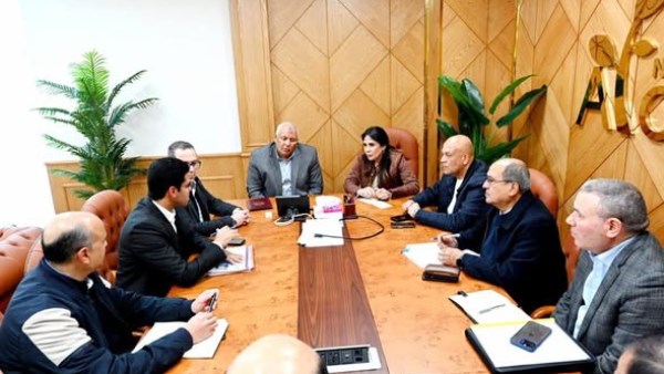 وزيرة الإسكان ومحافظ مطروح يبحثان ملفات مشروعات البنية التحتية والمرافق بالمحافظة