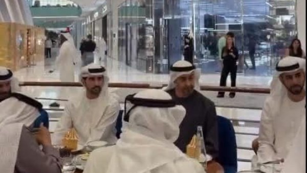  في رسالة طمأنة بعد الهجمات الإيرانية الأخيرة.. رئيس الإمارات يتجول في دبي مول
