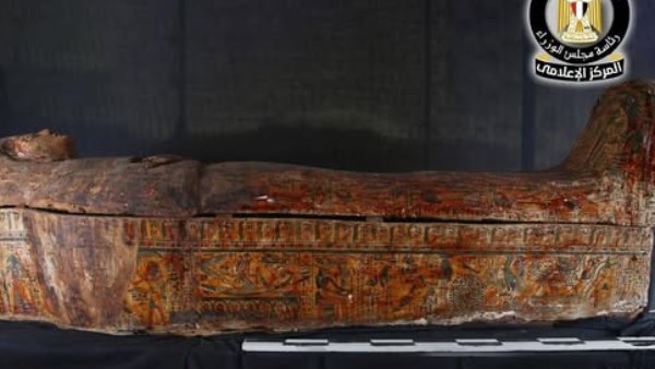 اكتشاف خبيئة توابيت ملونة وبرديات نادرة من عصر الانتقال الثالث في الأقصر