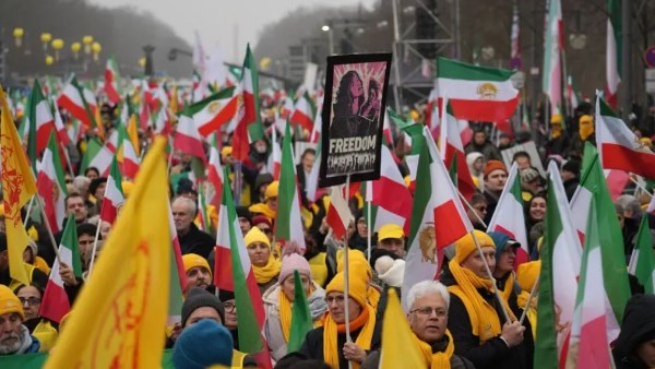 طهران تهدد بمصادرة ممتلكات الإيرانيين في الخارج