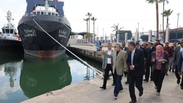 رئيس هيئة قناة السويس يتفقد مواقع العمل بالإسماعيلية ويوجه برفع جاهزية الوحدات البحرية