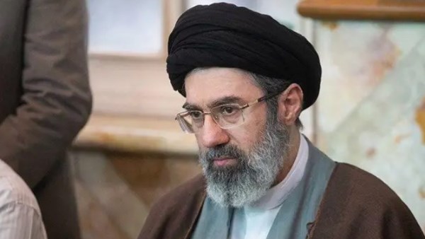 اختيار مجتبى خامنئي مرشدًا أعلى لإيران خلفًا لوالده