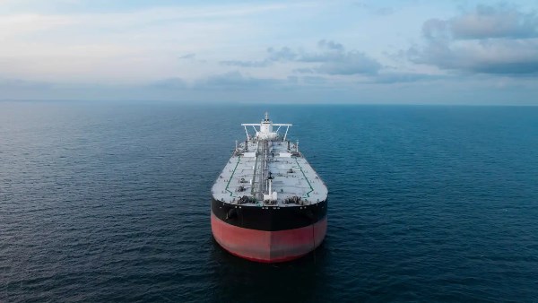 الهند تتحرك دبلوماسياً لتأمين عبور سفنها المحتجزة قرب مضيق هرمز