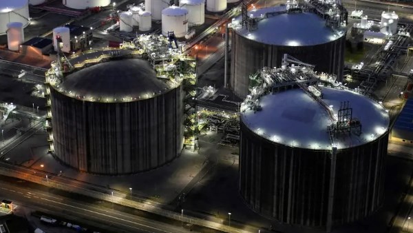 اليابان تسحب 80 مليون برميل من احتياطيات النفط لمواجهة اضطرابات الإمدادات