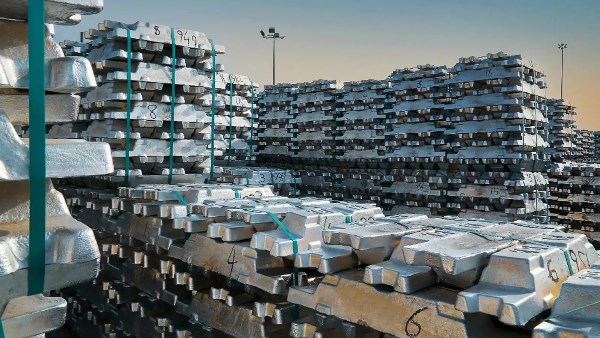 شركة ألمنيوم البحرين تعلن إغلاق 3 خطوط للصهر 