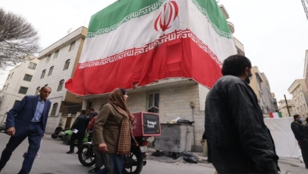 إيران ترفع الحد الأدنى للأجور بأكثر من 60% وسط ضغوط اقتصادية