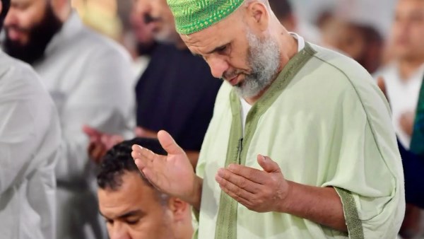 ليلة الـ 27 في الحرم المكي.. مشاهد روحانية وأجواء من الخشوع والسكينة