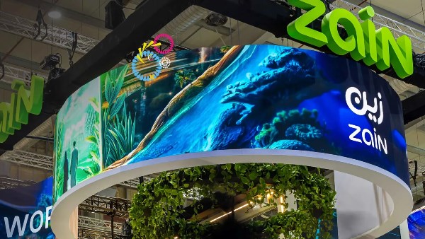 "زين السعودية" تعزز تجربة ضيوف الرحمن رقميًا بتقنيات الذكاء الاصطناعي في الحرمين الشريفين