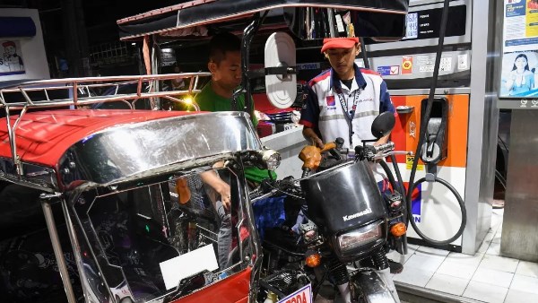  وسط أزمة الشرق الأوسط.. الفلبين تسمح مؤقتًا باستخدام وقود أكثر تلويثًا لضمان الإمدادات