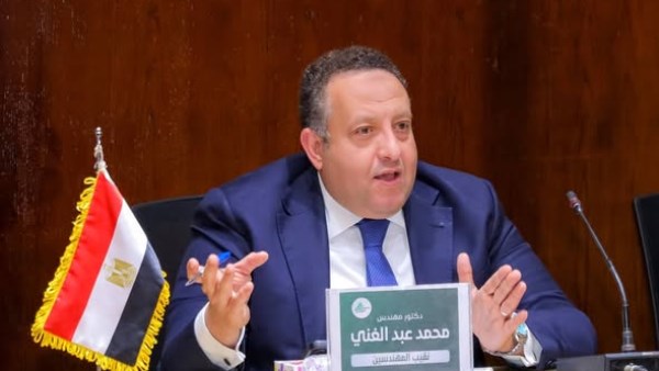 نقيب المهندسين يبحث تطوير الأداء الإداري وخطط العمل المستقبلية