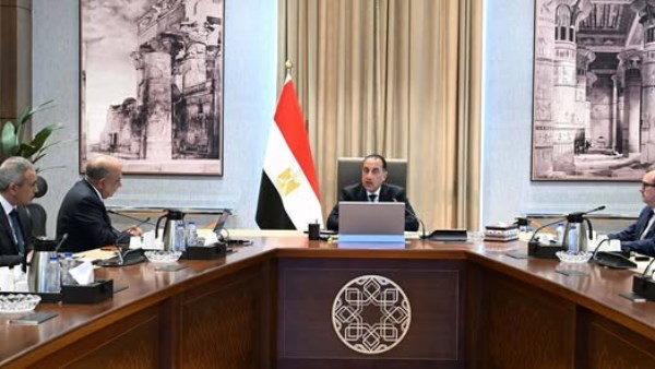 رئيس الوزراء يوجه بتوفير التمويل العاجل لإضافة مشروعات طاقة متجددة للشبكة القومية