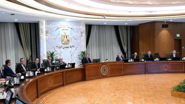 لجنة الأزمات توصي بتعليق مواعيد غلق المحال خلال أسبوع أعياد الأقباط