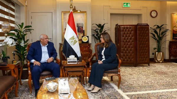  الدكتورة منال عوض