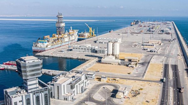 ميناء الدقم التجاري