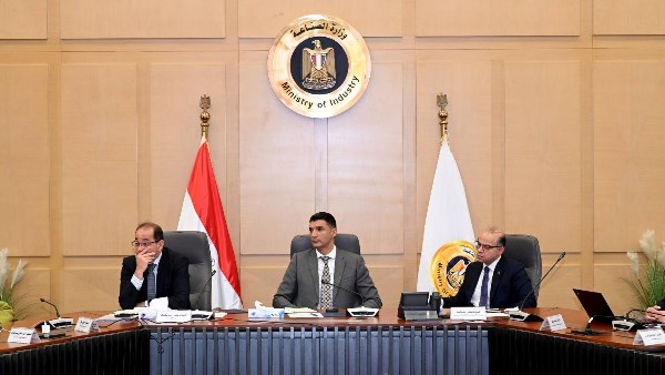 وزير الصناعة