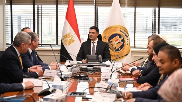 وزير الصناعة