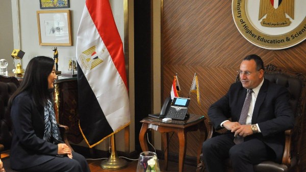 الدكتور عبد العزيز قنصوة