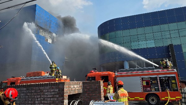 حريق مصنع سيارات